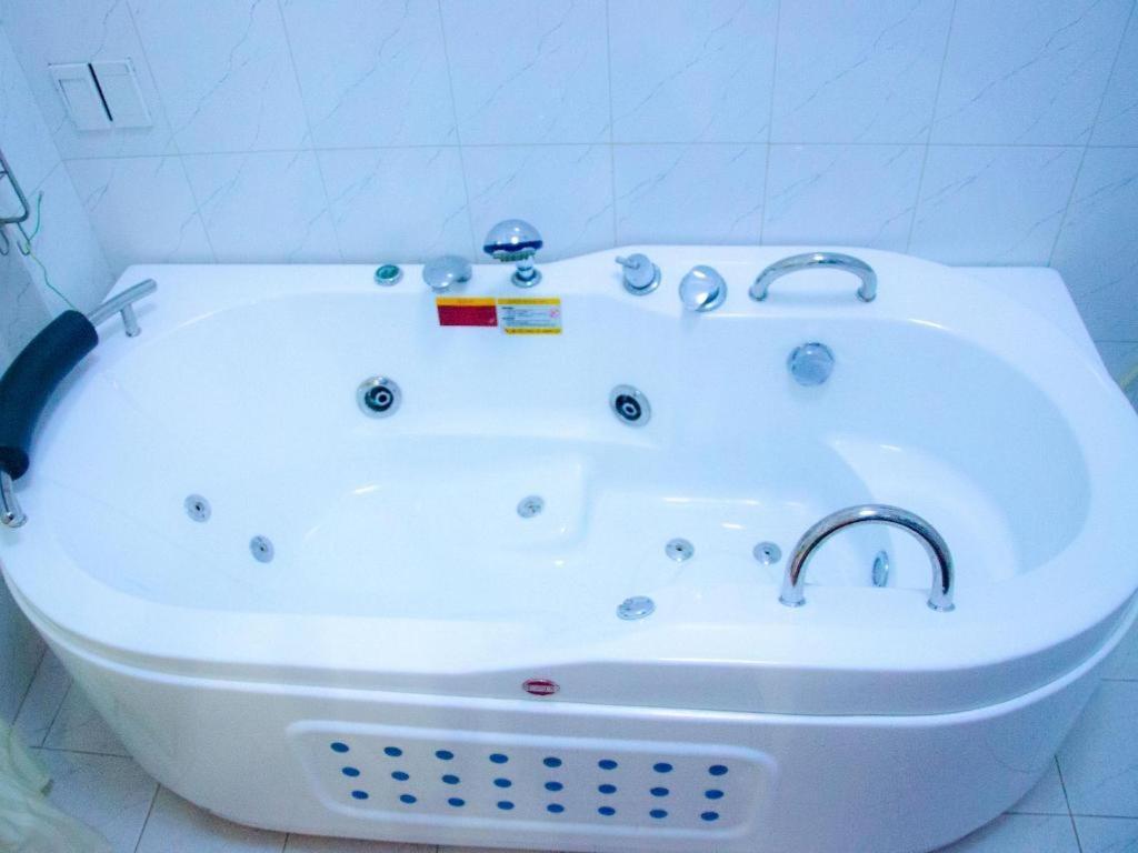 Salina Hotel Дананг Экстерьер фото